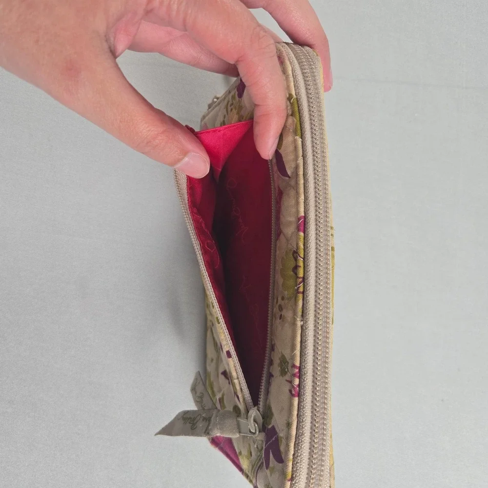 Vera Bradley Wallet Make Me Blush Pink Floral Quilted Zip Organizer Wallet - Picture 3 of 4